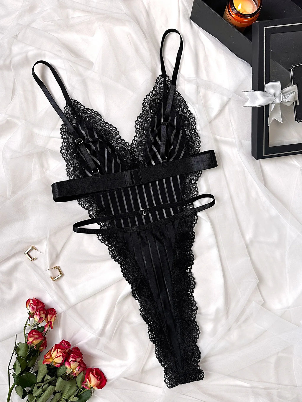 Zarter Mesh-Bodysuit mit Spitzen